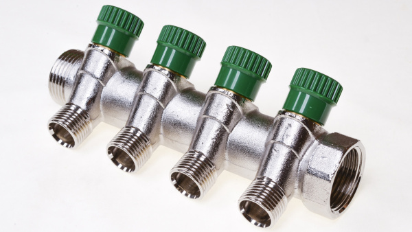 Коллектор GF 3/4"х1/2"х4 вых. с вентилями и инф. дисками